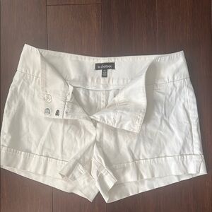 Le Chateau White Summer Shorts